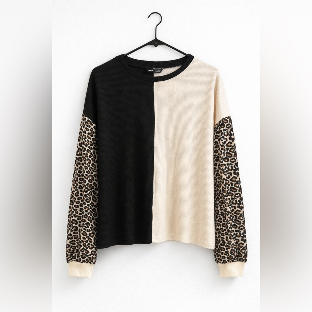 🖤🤍 Color Block Leopard Sleeve Sweater – Size M
